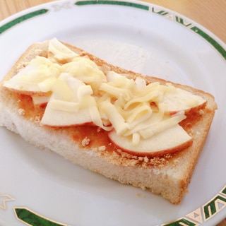 りんごときな粉とチーズのトースト